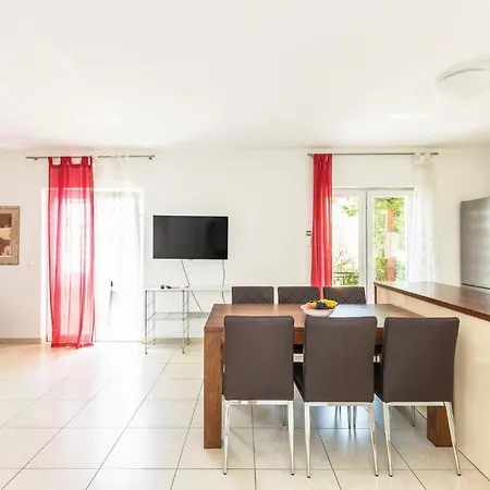 26 * Makarska