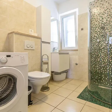 26 * Макарска